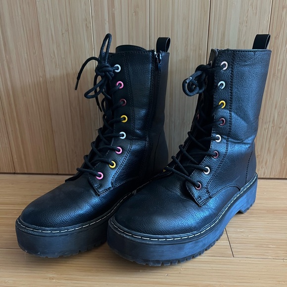 Black combat boots Size 11 multicolored eyelets - Picture 4 of 7